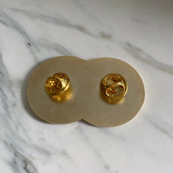 local artist hard enamel pin 'f*ck round find out - Picture 2 of 3